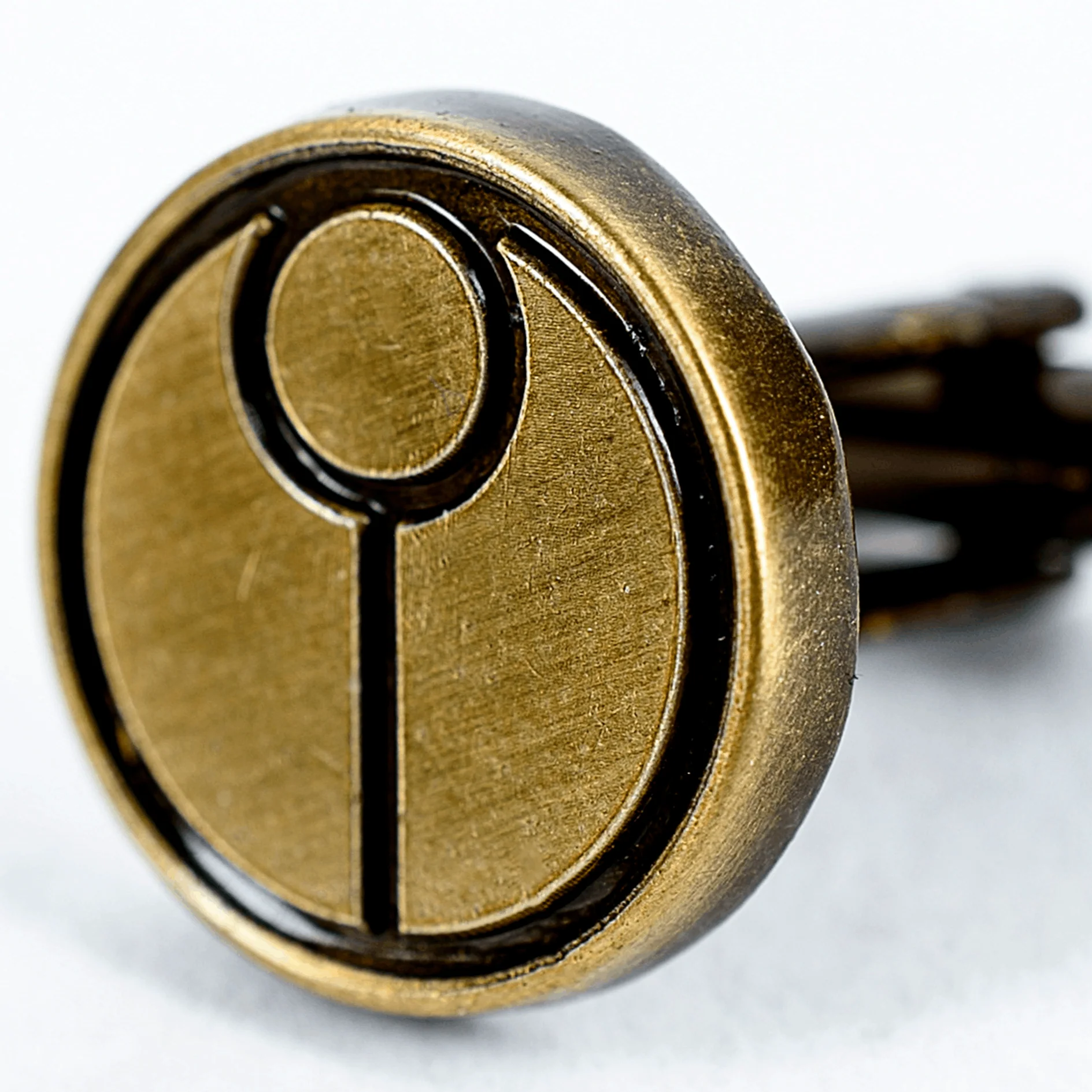 110-warhammer-40-000-t-au-empire-cufflinks-2.webp Warhammer 40,000: T'au Empire Cufflinks